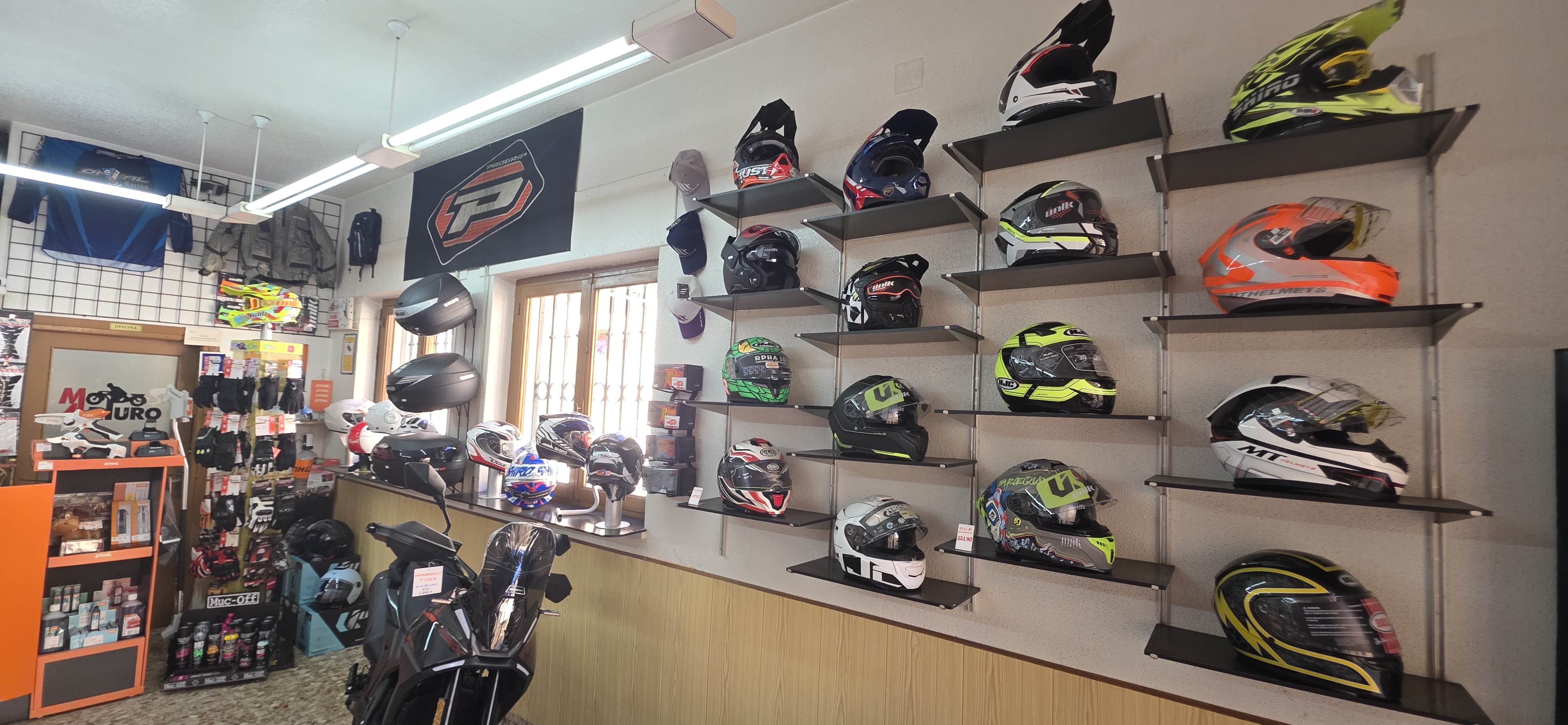 Boutique de cascos y equipamiento motero